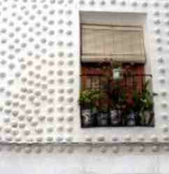 Fachada de Baza.Plaza de las Tetas.jpg (5264 bytes)